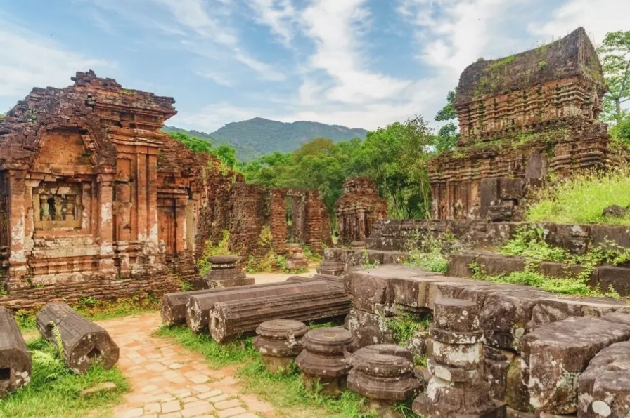 Những đền tháp nhỏ hơn trong quần thể Thánh địa Mỹ Sơn