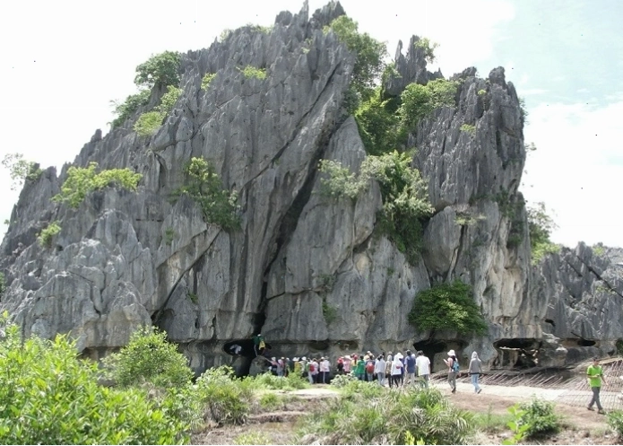 Núi Đá Dựng Kiên Giang - Di tích lịch sử và danh thắng