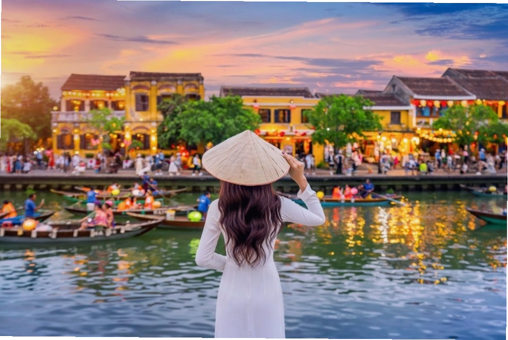 Phố cổ Hội An lung linh về đêm