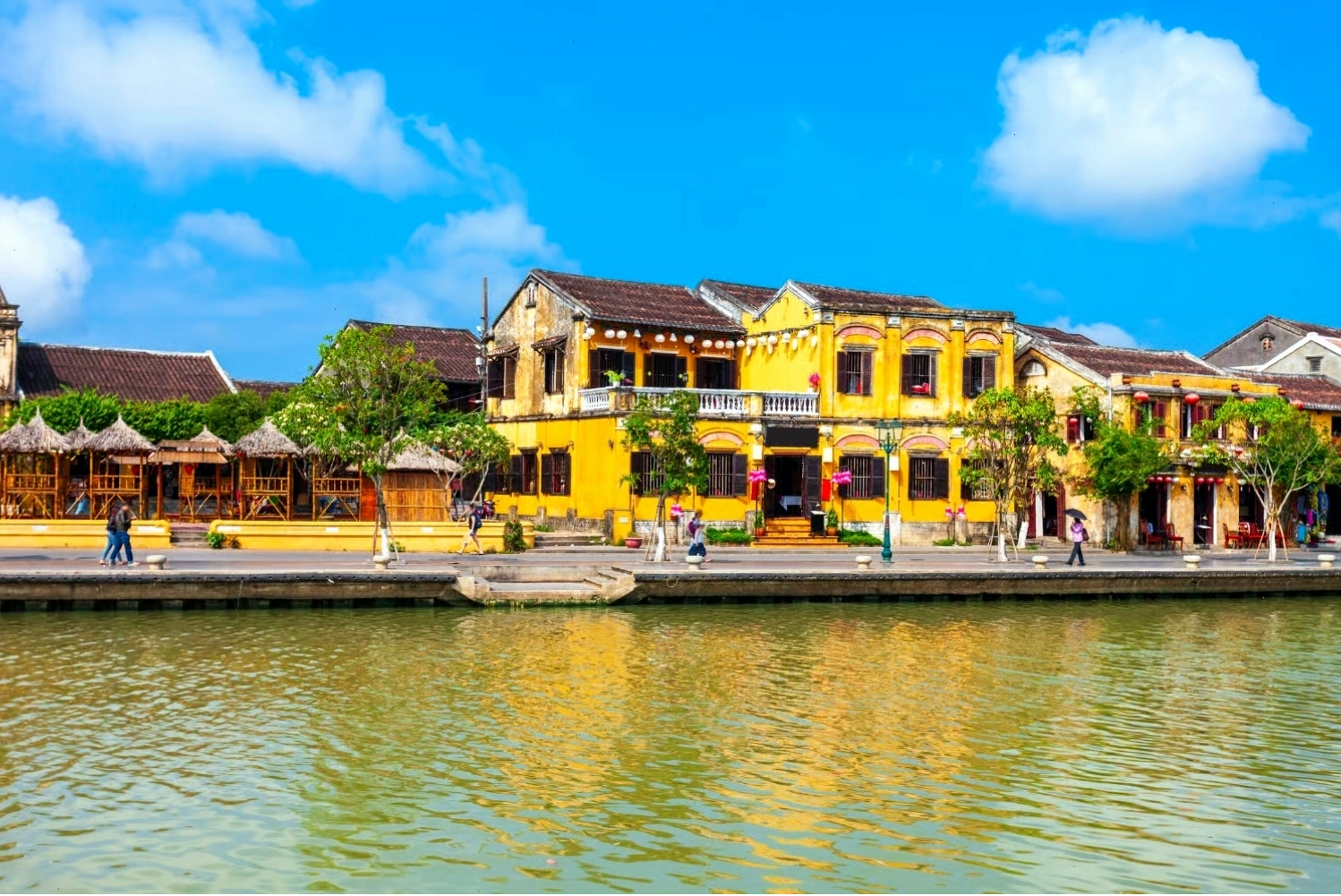 Phố cổ Hội An lung linh về đêm