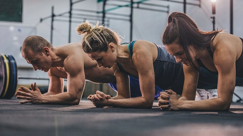 Plank 1 phút đốt bao nhiêu calo? Phân tích chi tiết và lợi ích