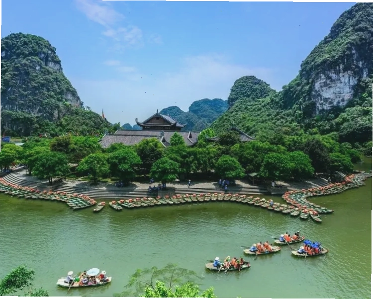 Quần thể danh thắng Tràng An là một địa điểm du lịch nổi tiếng bậc nhất Việt Nam.