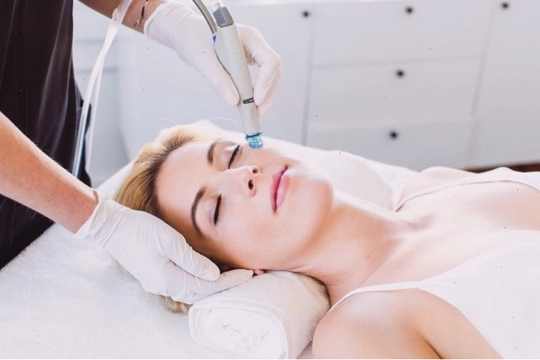 Spa trị mụn sử dụng công nghệ laser hiện đại để điều trị