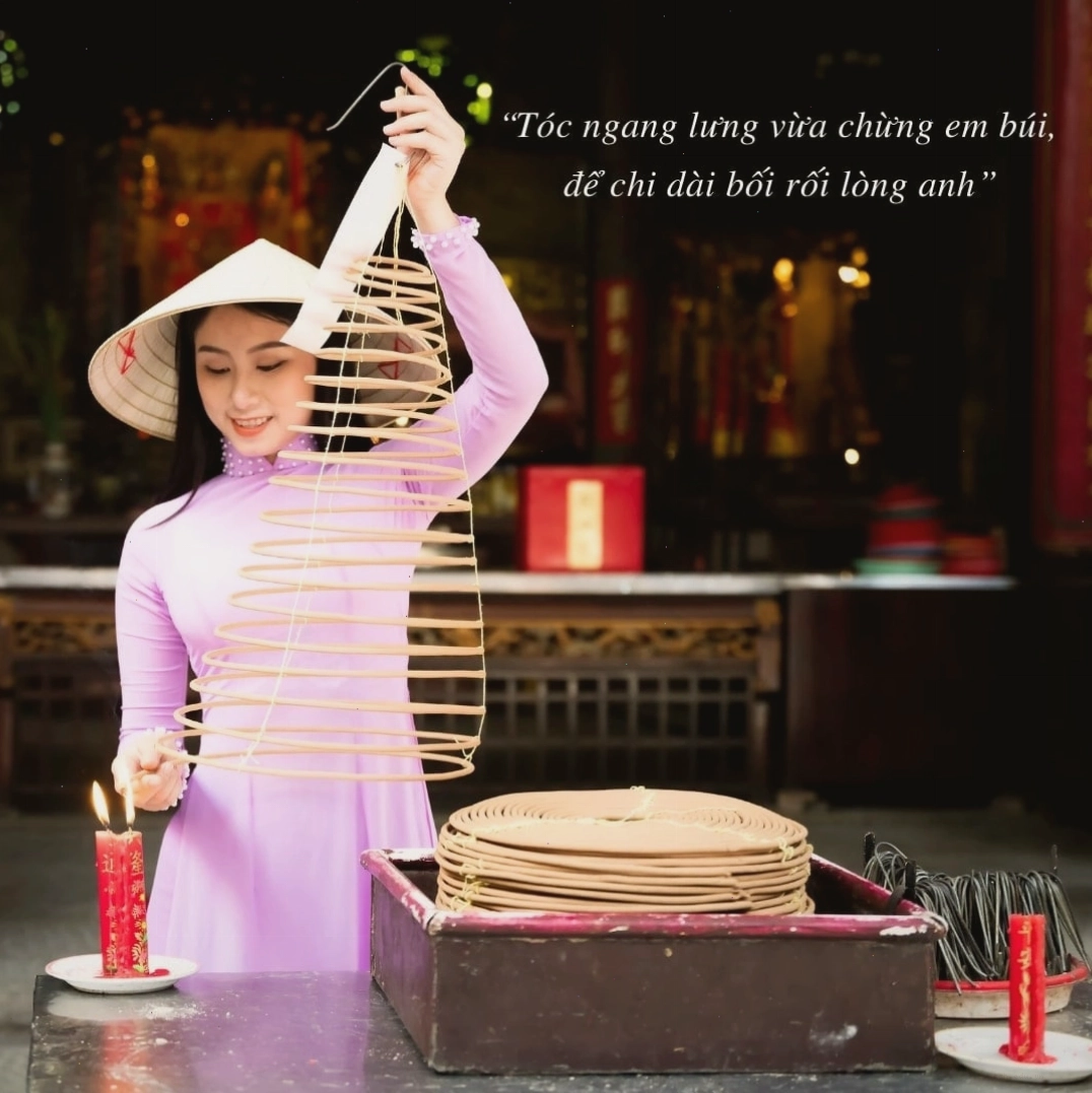 Stt áo dài tôn vinh vẻ đẹp phụ nữ