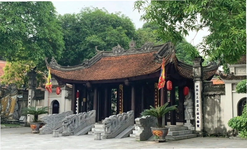 Tam quan đền Lý Bát Đế - Nơi ghi dấu lịch sử triều Lý