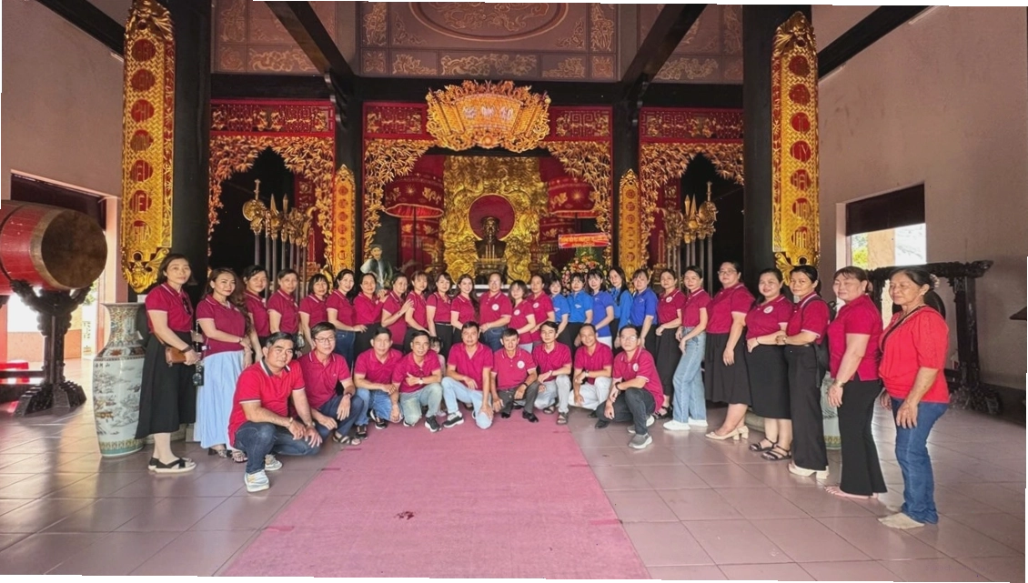 Tham quan nhà trưng bày tại Vàm Nhựt Tảo