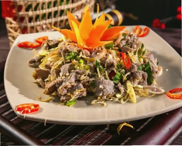 Thịt dê núi là món ăn bạn không nên bỏ lỡ khi đến Tràng An.