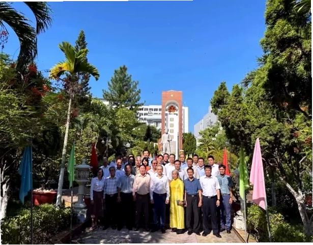 Toàn cảnh Thánh địa Mỹ Sơn với các tháp Chăm cổ kính