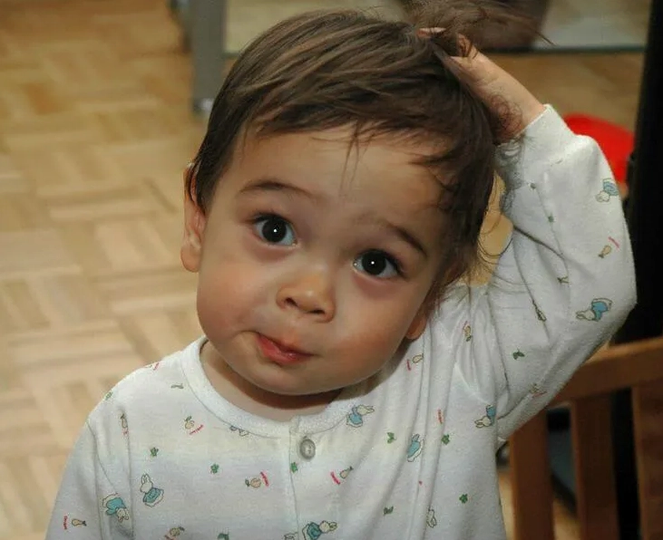 Tổng hợp meme gãi đầu hài hước và ngượng ngùng nhất