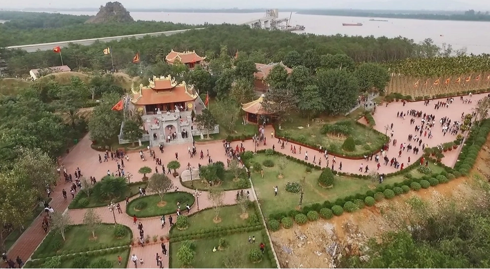 Trụ chiến thắng Bạch Đằng Giang sừng sững