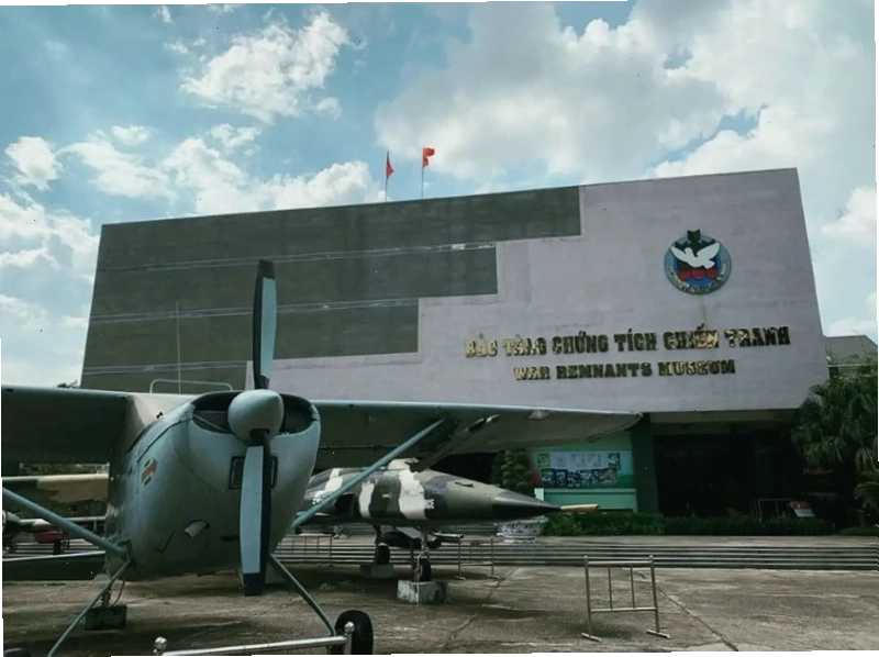 Trưng bày tại Bảo tàng Chứng tích Chiến tranh TPHCM