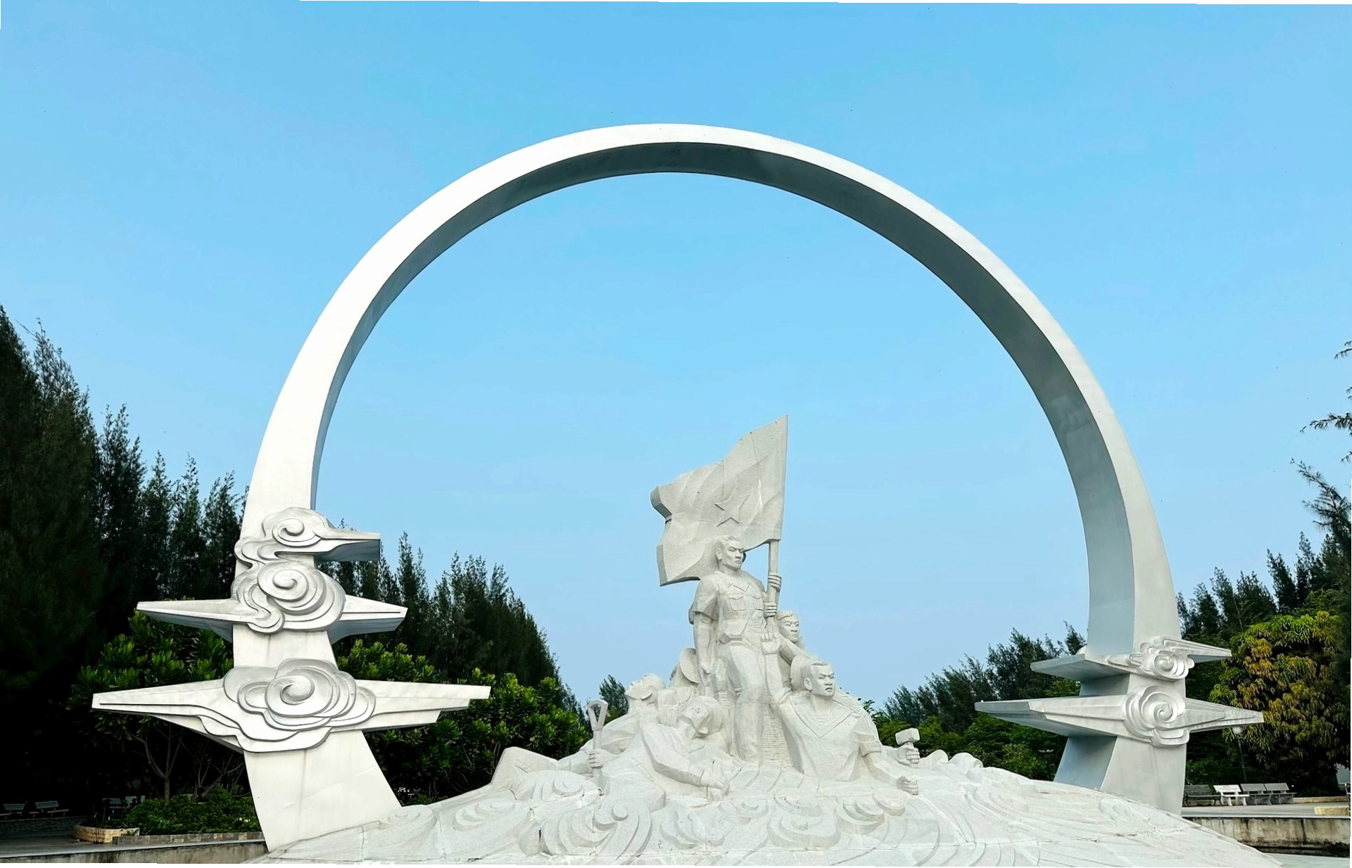 Tượng đài 'Những người nằm lại phía chân trời' tưởng nhớ các chiến sĩ hy sinh tại Gạc Ma