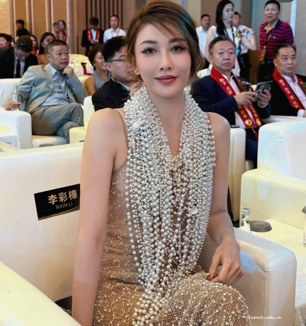 Vẻ đẹp kinh diễm của Lý Thể Hoa trong vai Vương Nhân Quân