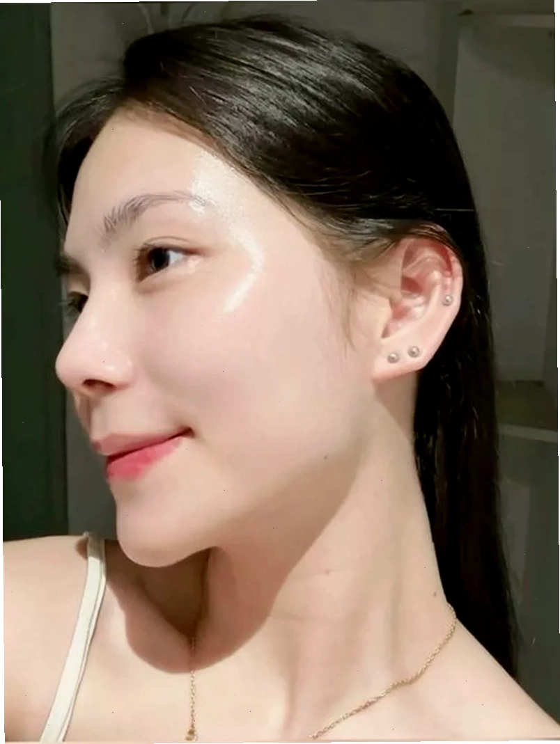 Vẻ đẹp ngọt ngào của một cô gái Hàn Quốc trong trang phục đời thường