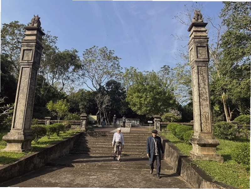 Vua Lê Thánh Tông quan tâm đến các hoạt động xã hội và đời sống người dân