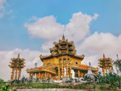 Khám phá vẻ đẹp cổ kính và linh thiêng của Chùa Phúc Lâm