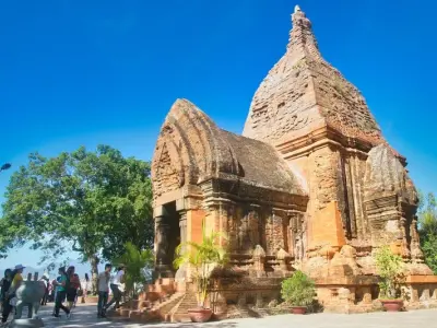 Khám phá Tháp Bà Ponagar – Di tích văn hóa Chăm nổi tiếng
