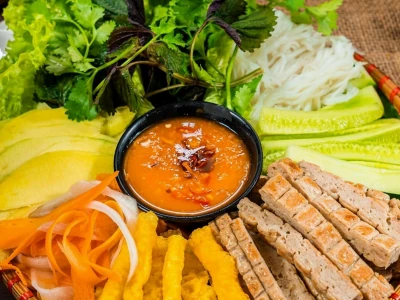 1 xiên nem nướng bao nhiêu calo? Ăn có béo không?