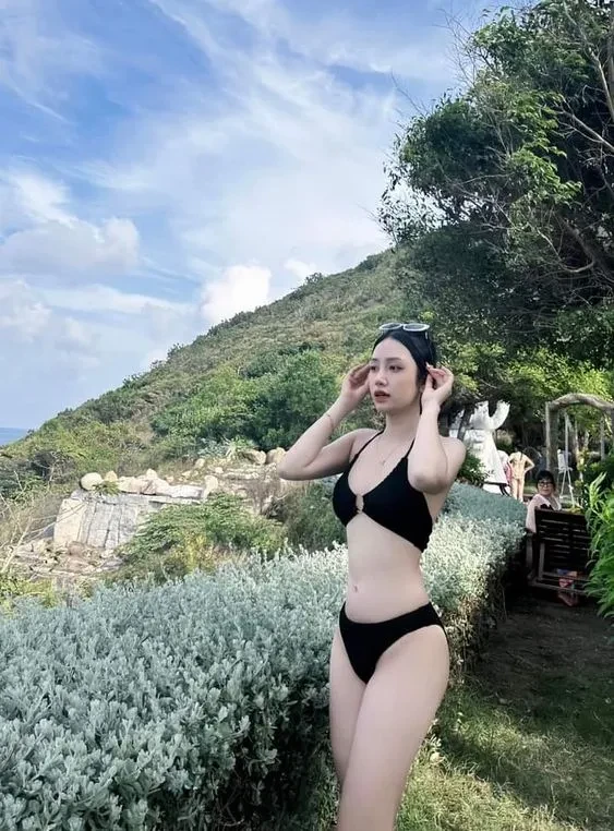 anh gái xinh mặc bikini 41