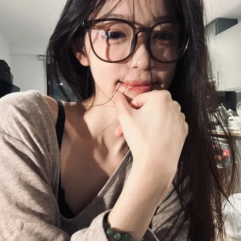 gái xinh đeo kính 38